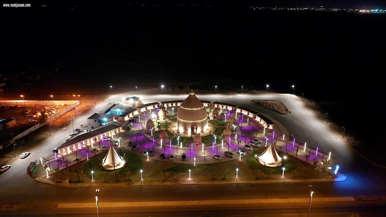 القرية التهامية بمحافظة بيش تجربة بيئية فريدة تجمع الاصالة والتميز..