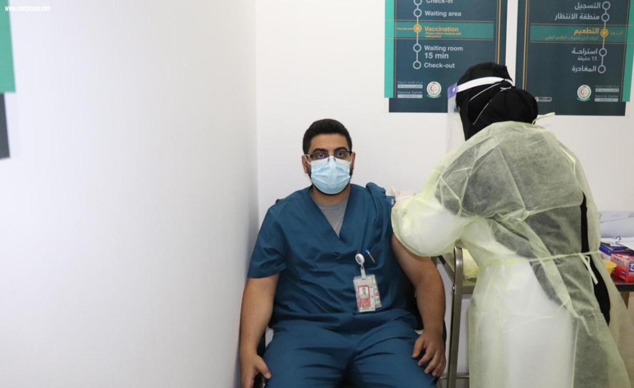 وزارة الدفاع تدشن مركز التطعيم ضد كورونا بمستشفى القوات المسلحة بجازان