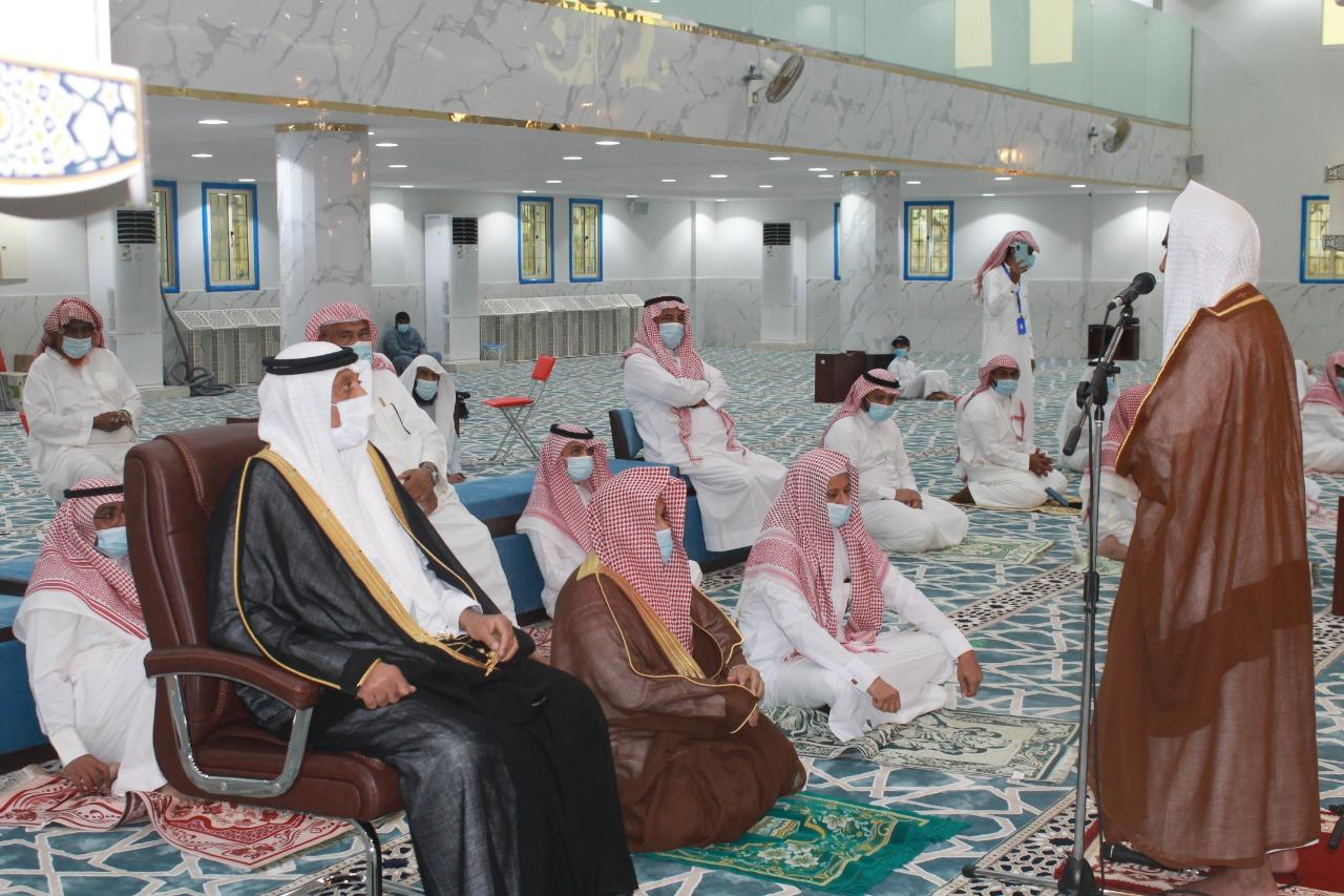 شدد على تطبيق الإجراءات الاحترازية بجوامع ومساجد المحافظة بتكلفة أكثر من خمسة ملايين ريال محافظ صامطة يفتتح جامع معاذ بن جبل رضي الله عنه 