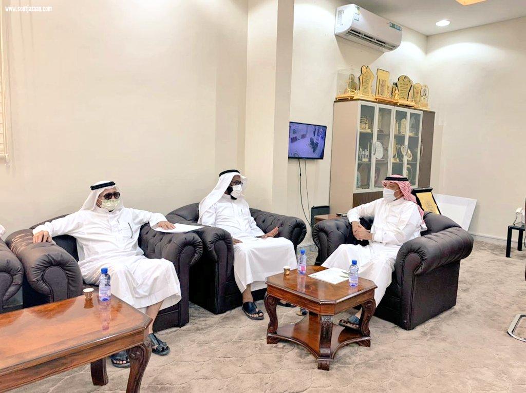 جرى استيضاح اللوائح واشتراطات الإقراض والبرامج المنفذة  |  محافظ صامطة يستقبل مدير صندوق التنمية الزراعية بمنطقة جازان