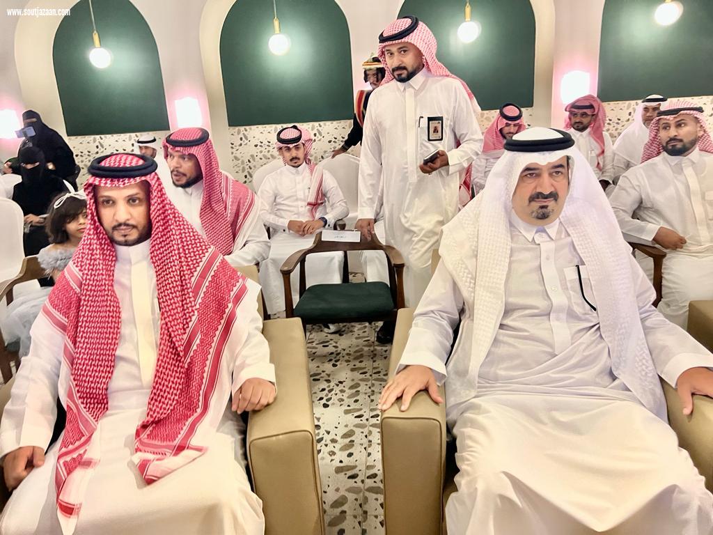 محافظ بيش يدشن مبادرة  الشريك الأدبي بمخمل كافيه ببيش