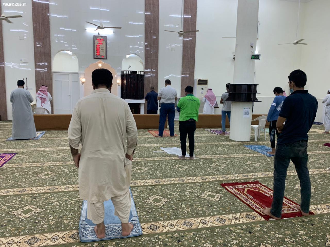 بمتابعة محافظ صامطة جولات ميدانية على جوامع ومساجد المحافظة لمتابعة تقيُّد المصلين بالاحترازات