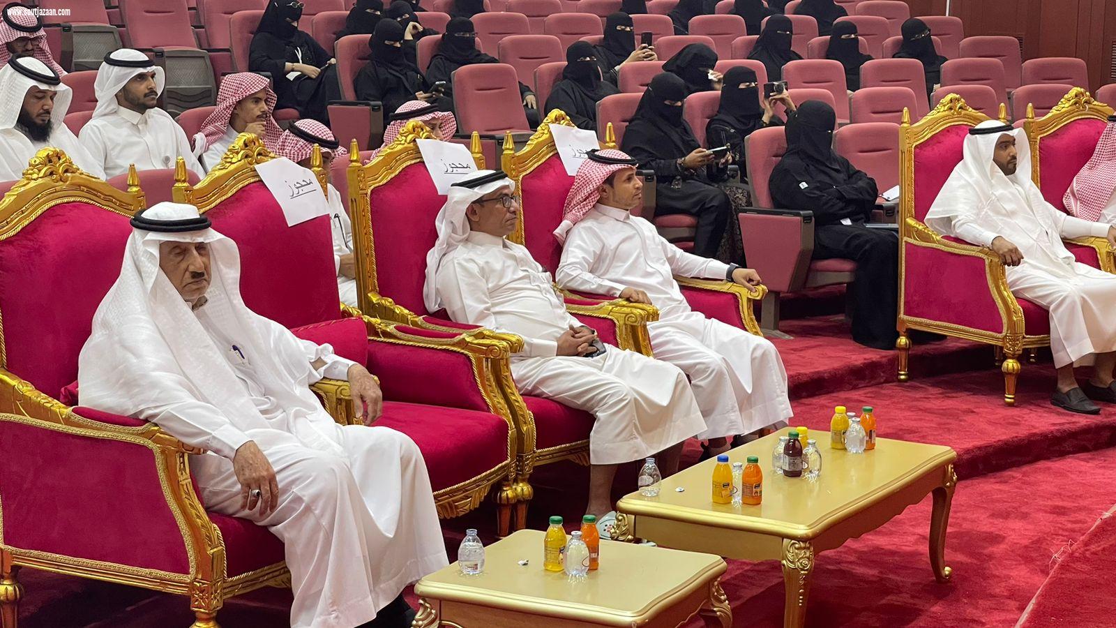 مدير عام الموارد البشرية والتنمية الاجتماعية بجازان يكرم المتميزين بجائزة التميز للقطاع الغير ربحي بمنطقة جازان