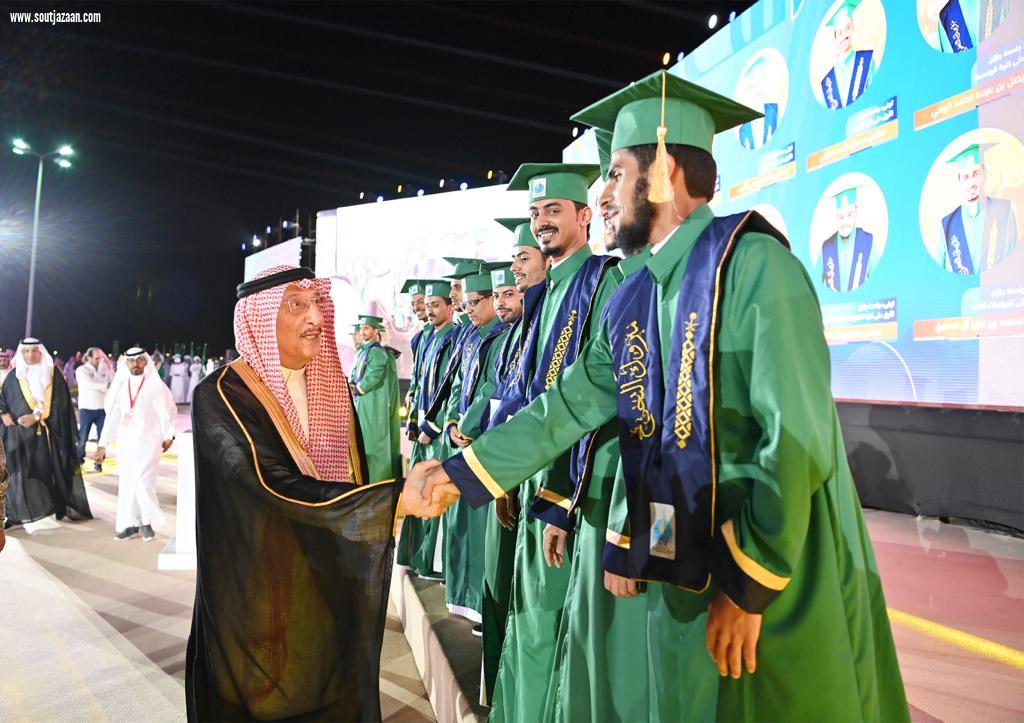 سموُّ أمير منطقة جازان يرعى حفلَ تخريج الدفعة الـ18 من طلبة جامعة جازان