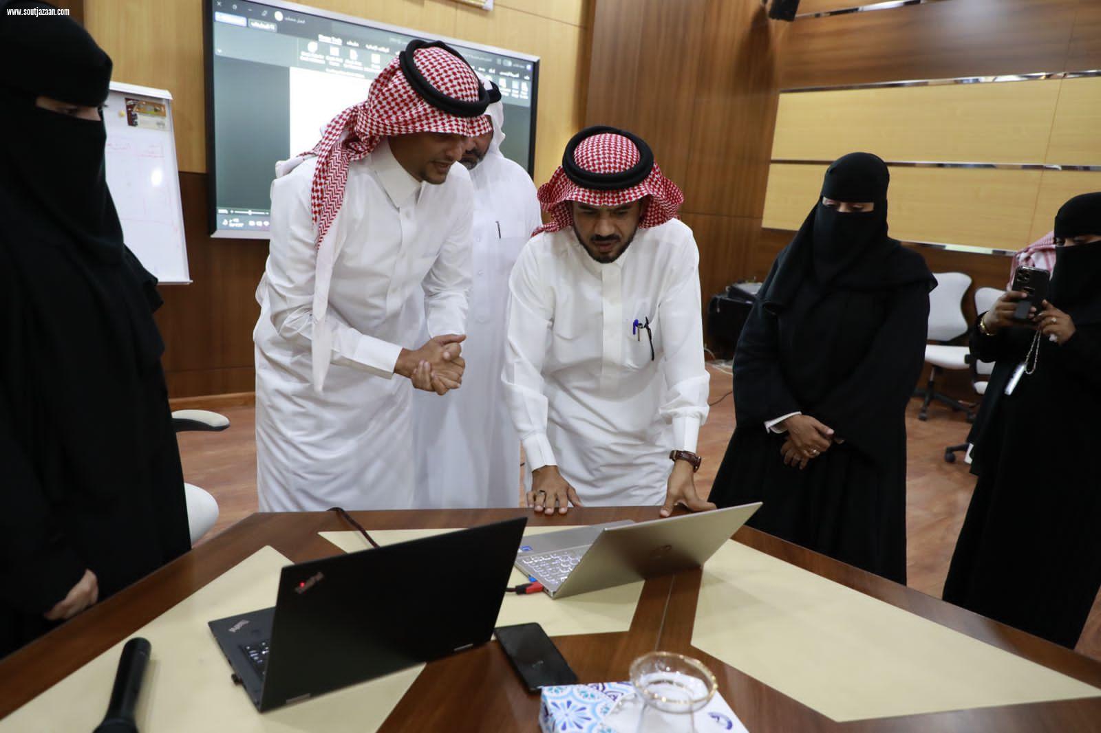 مدير عام تعليم جازان المكلف يدشن برنامج الإدارة الإلكتروني لتحليل الاختبارات الوزارية