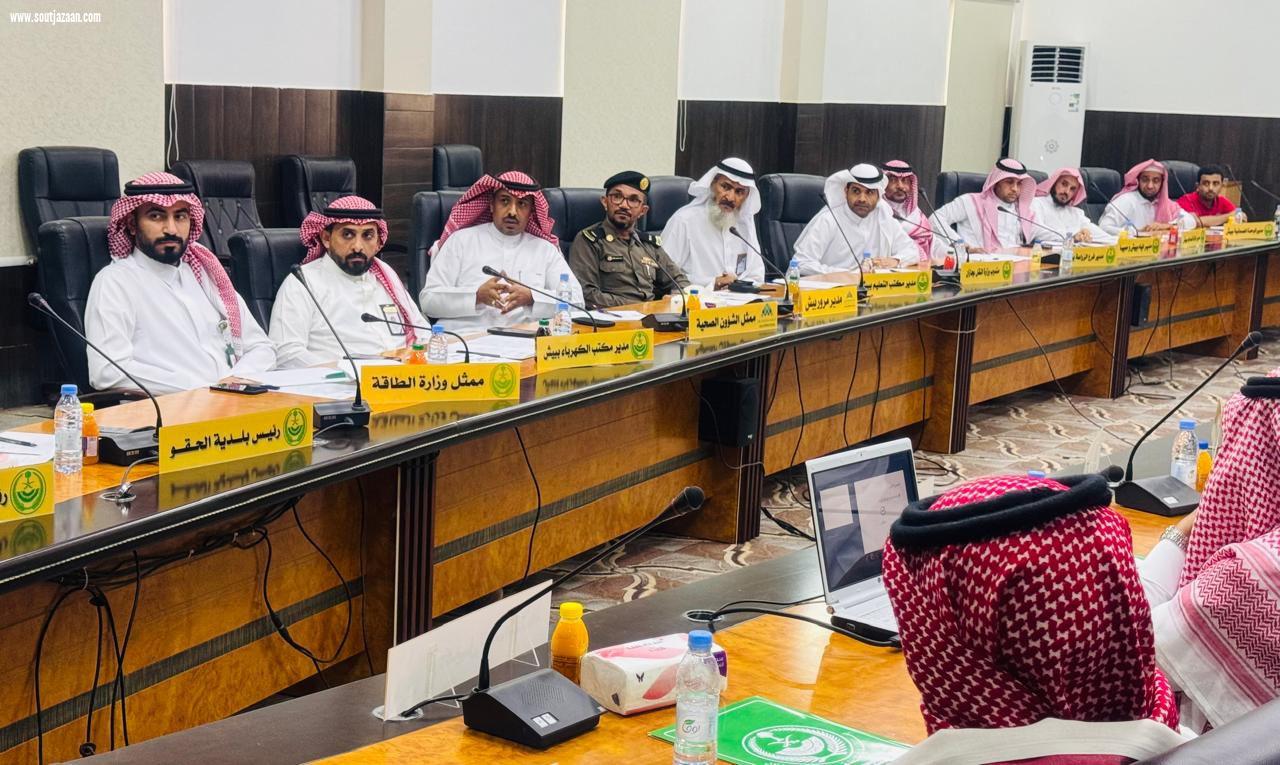 محافظ بيش يترأس جلسة المجلس المحلي في دورته الثانية للعام ٢٠٢٤