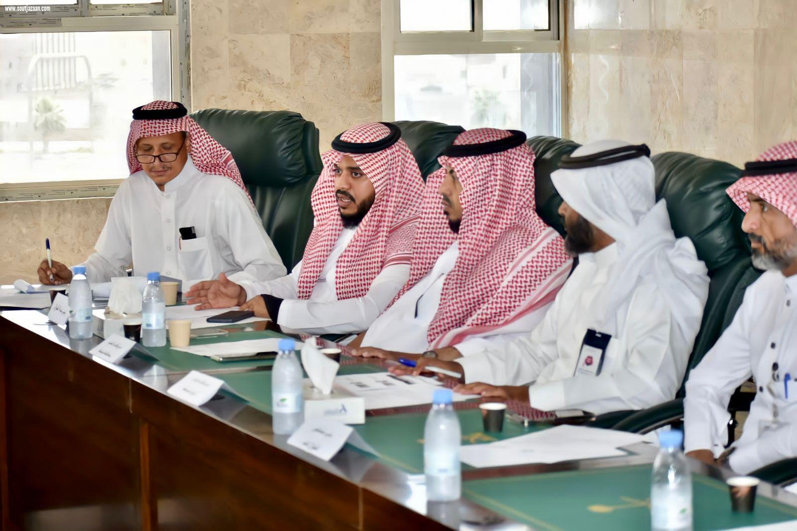 محافظ الطوال  يرأس جلسة المجلس المحلي للمحافظة في دورتها الثانية للعام ١٤٤٣هـ
