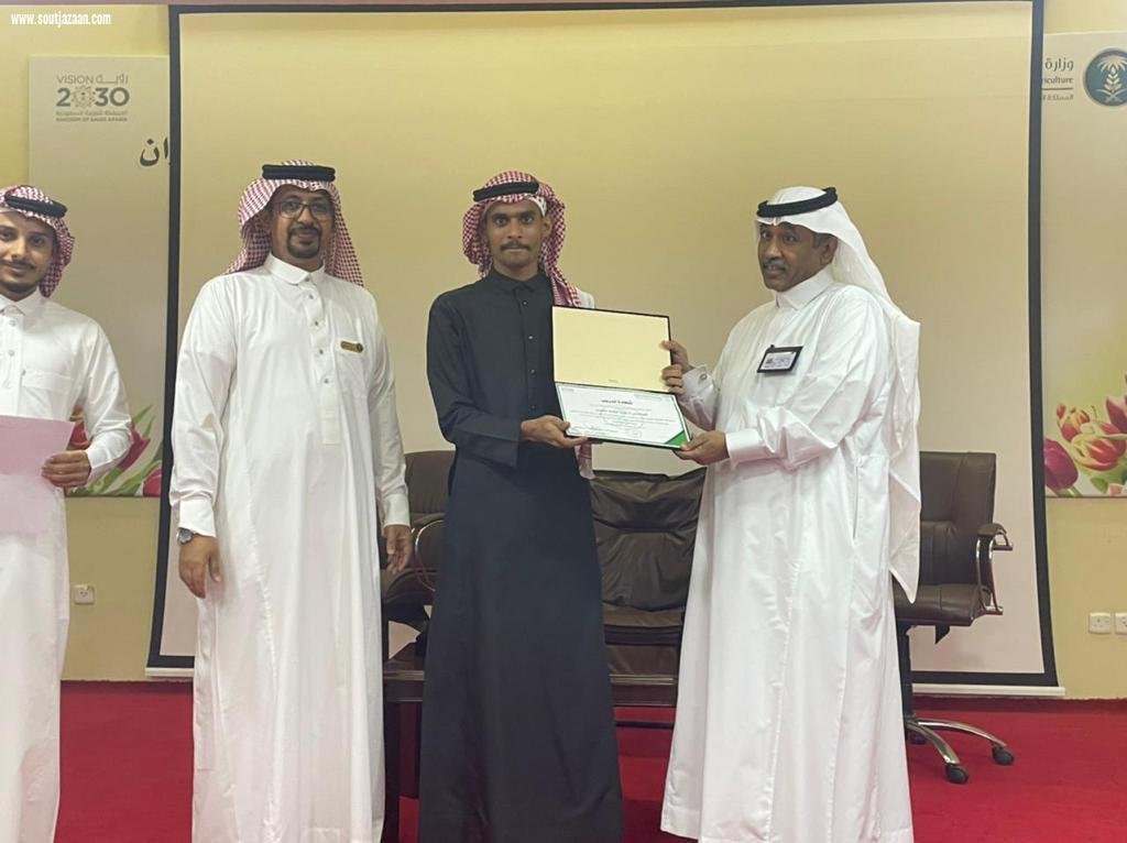 فرع البيئة بجازان يكرم المتدربين في دورتي أمن المعلومات والذكاء الاصطناعي 