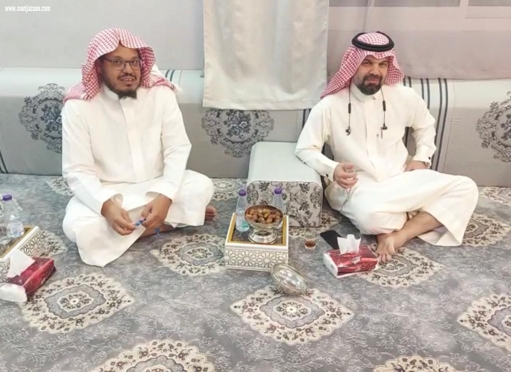 معلم ينجح في جمع اصدقاء الطفولة بعد 35 عاماً