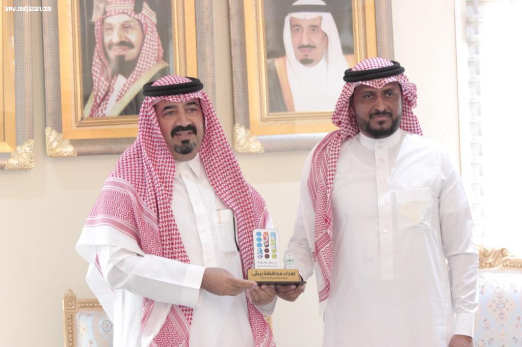 محافظ بيش يتباحث مع الرياضيين طرق تطوير الرياضة بالمحافظة