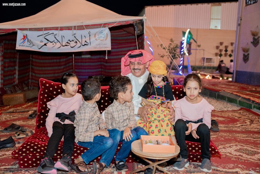 محافظ أحد المسارحة يشارك الأيتام مائدة الإفطار ويدشن عدد من المشاريع الخيرية