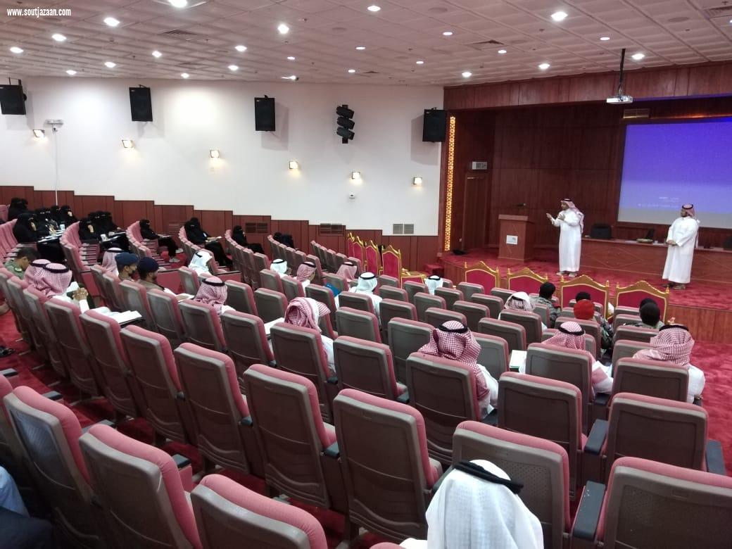 استهدفت موظفي وموظفات  العلاقات العامة بالقطاع الحكومي والخاص | مبادئ لغة الإشارة ورشة عمل بوحدة خدمات ذوي الاعاقة بجازان