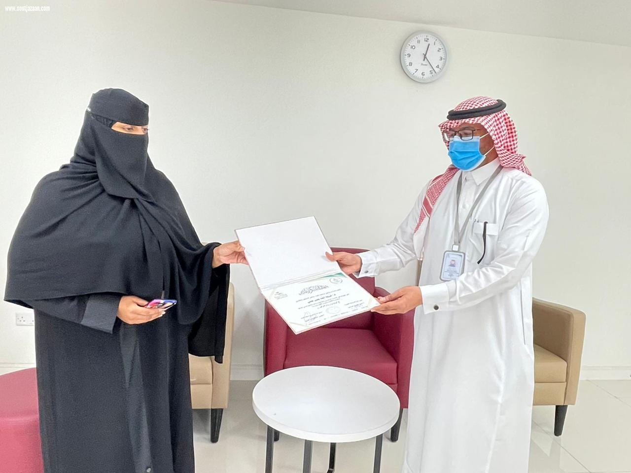 مديرمستشفى صامطة العام يكرم المتميزين في قسم التقاريرالطبية