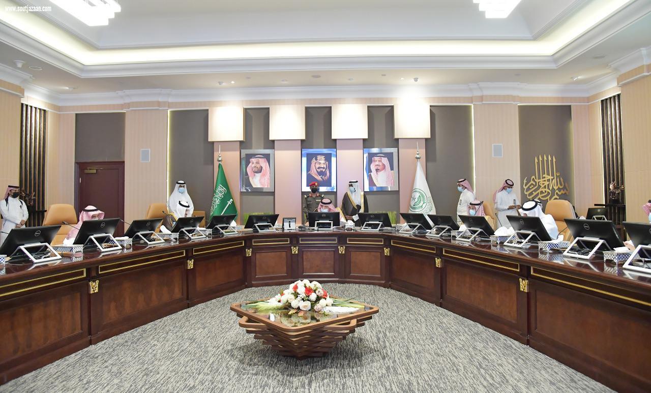 سمو أمير جازان يرأس اجتماع مجلس إدارة جمعية الأمير محمد بن ناصر للإسكان الخيري ويدشن الهوية البصرية الجديدة 