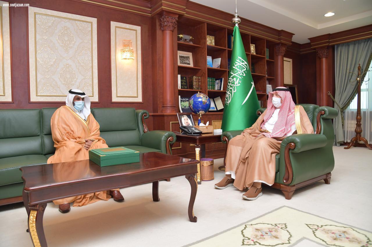 سمو أمير جازان يطلع على تقرير الديوان العام للمحاسبة عن نتائج تقويم اداء عددا من القطاعات الحكومية بالمنطقة