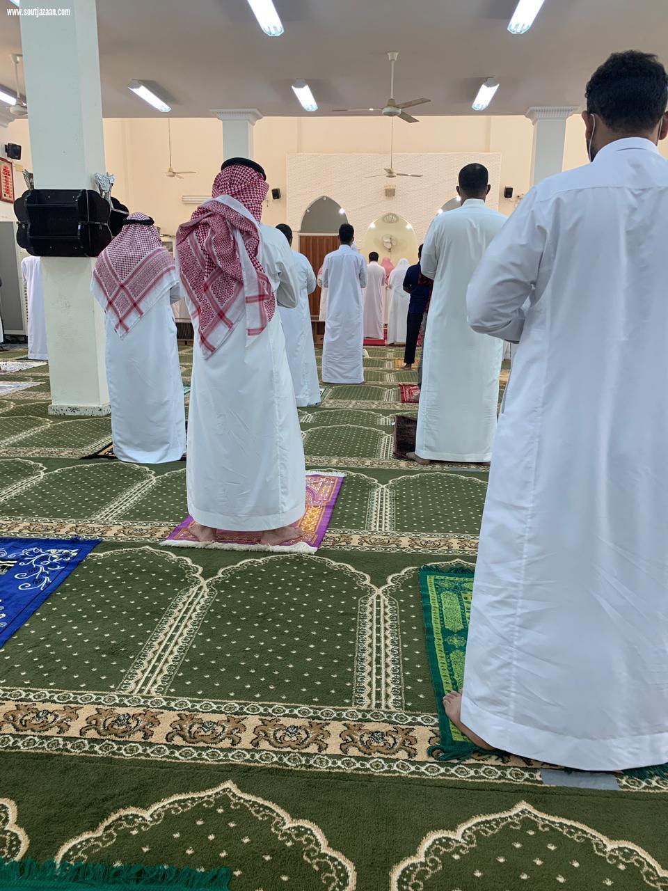 بمتابعة محافظ صامطة جولات ميدانية على جوامع ومساجد المحافظة لمتابعة تقيُّد المصلين بالاحترازات