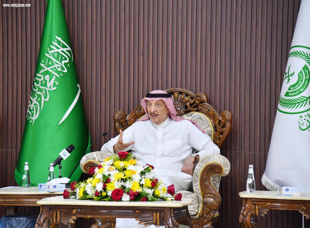 سموُّ أميرِ جازان يزورُ محافظةَ بيش ويلتقى المشايخَ والأهالي