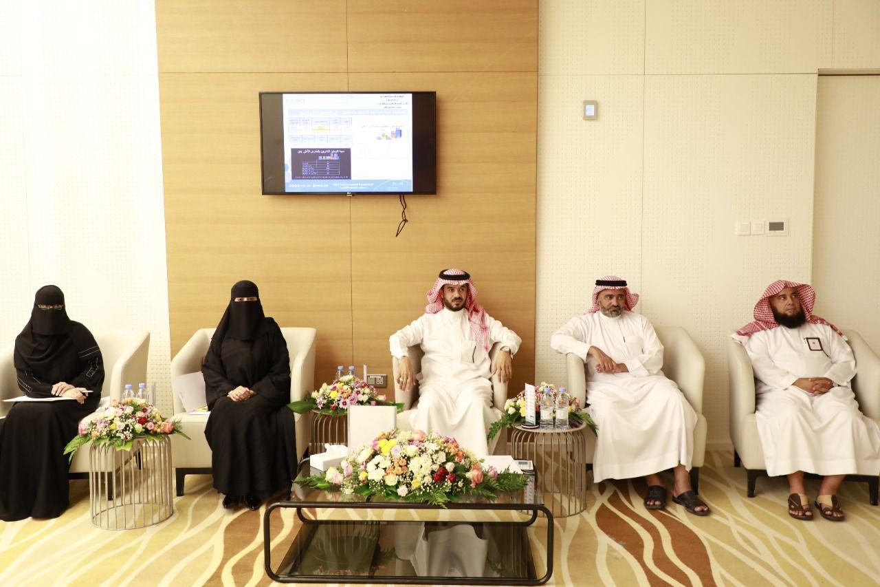 كان عنوانه ضمان الامتثال للمعايير واللوائح المنظمة للعمل في المنشآت التعليمية في القطاع الخاص | مدير عام التعليم بجازان المكلف يرعى ملتقى بتعليم جازان