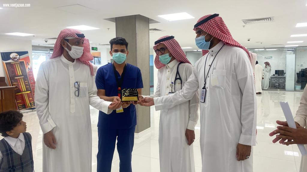 الخثلان يدشن فعاليات الأسبوع العالمي للمضادات الحيوية بمستشفى صامطة العام