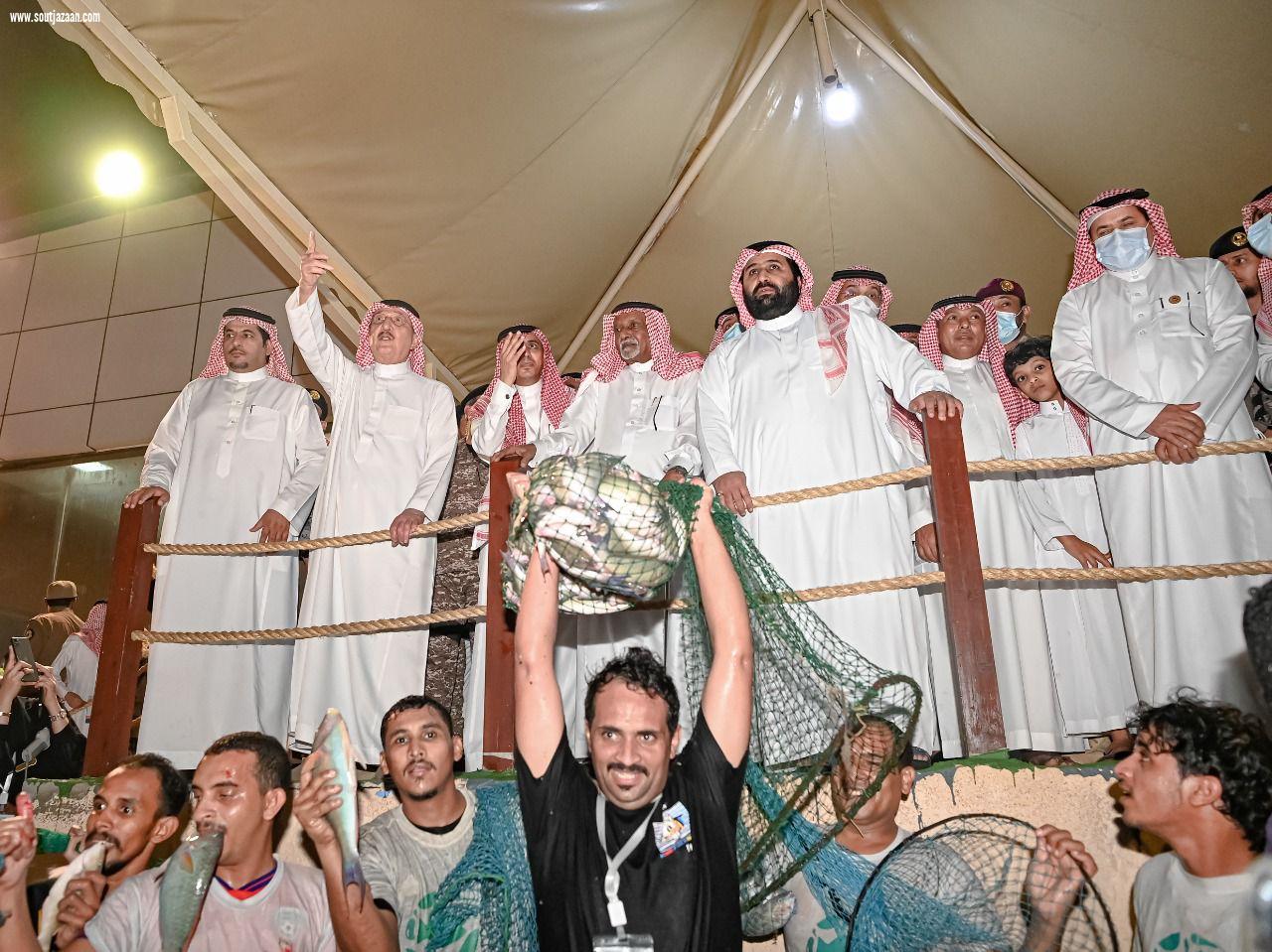 سمو أمير منطقة جازان يشارك بحضور سمو نائبه أهالي فرسان صيد سمك الحريد