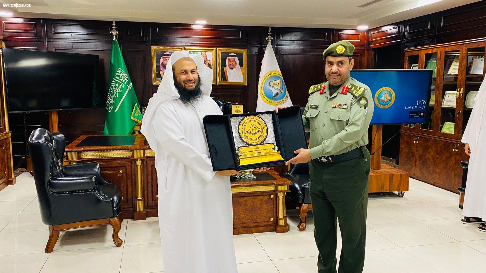 مدير هيئة الأمر بالمعروف بعسير يلتقي مدير عام الجوازات بالمنطقة وعدداً من قيادات المديرية