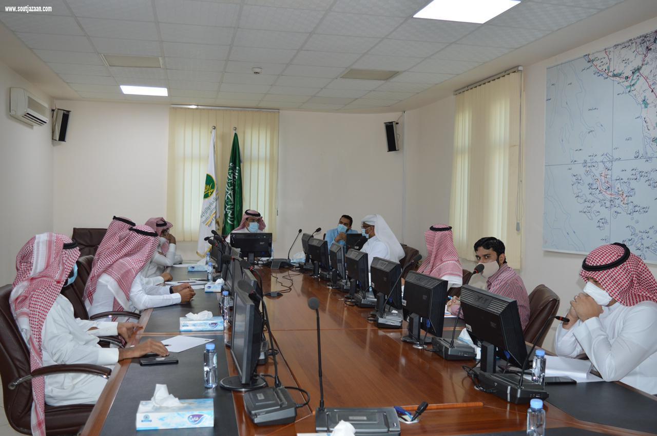 آل عطيف يجتمع مع  المؤسسة العامه للري بجازان 