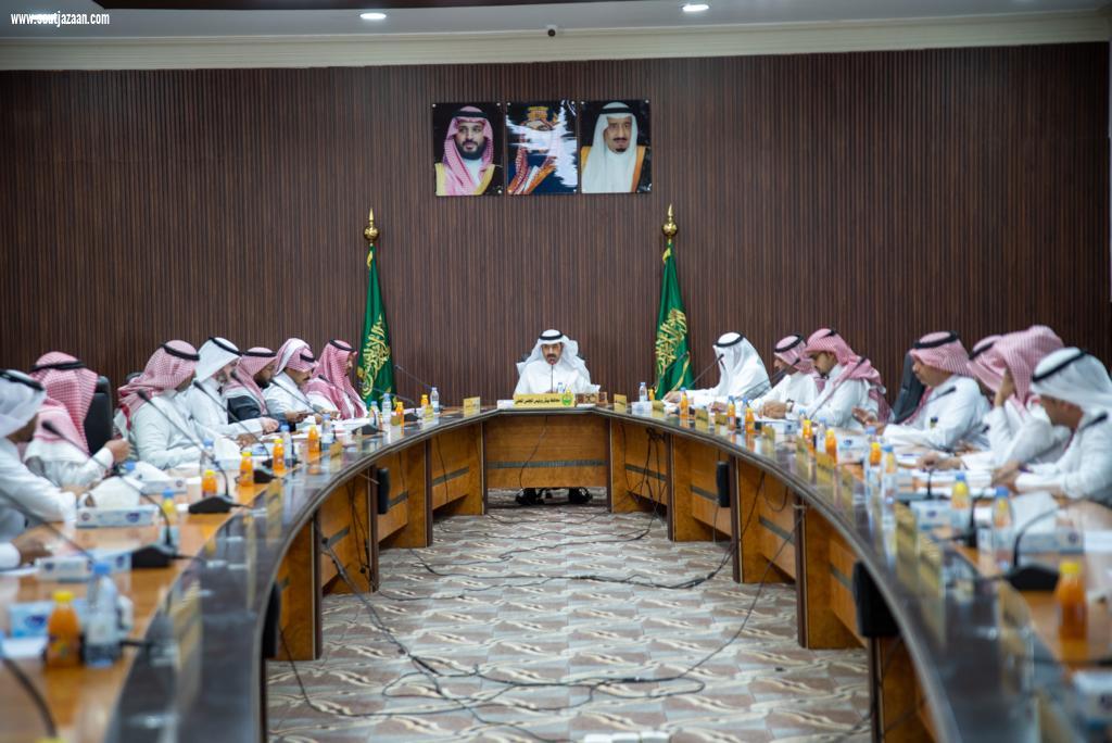 محافظ بيش يرأس اجتماع المجلس المحلي  ويستقبل أمين مجلس المنطقة والرئيس التنفيذي لمدينة جازان للصناعات 