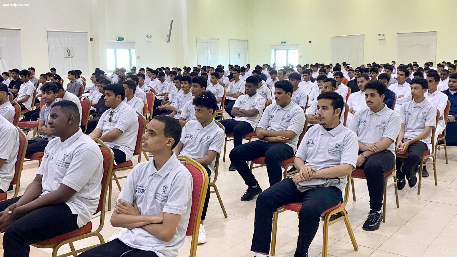 بحضور 300 متدرب |  تقنية صامطة تقيم البرنامج التقني للمستجدين