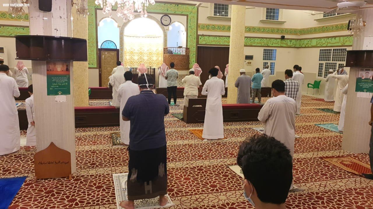 بمتابعة محافظ صامطة جولات ميدانية على جوامع ومساجد المحافظة لمتابعة تقيُّد المصلين بالاحترازات