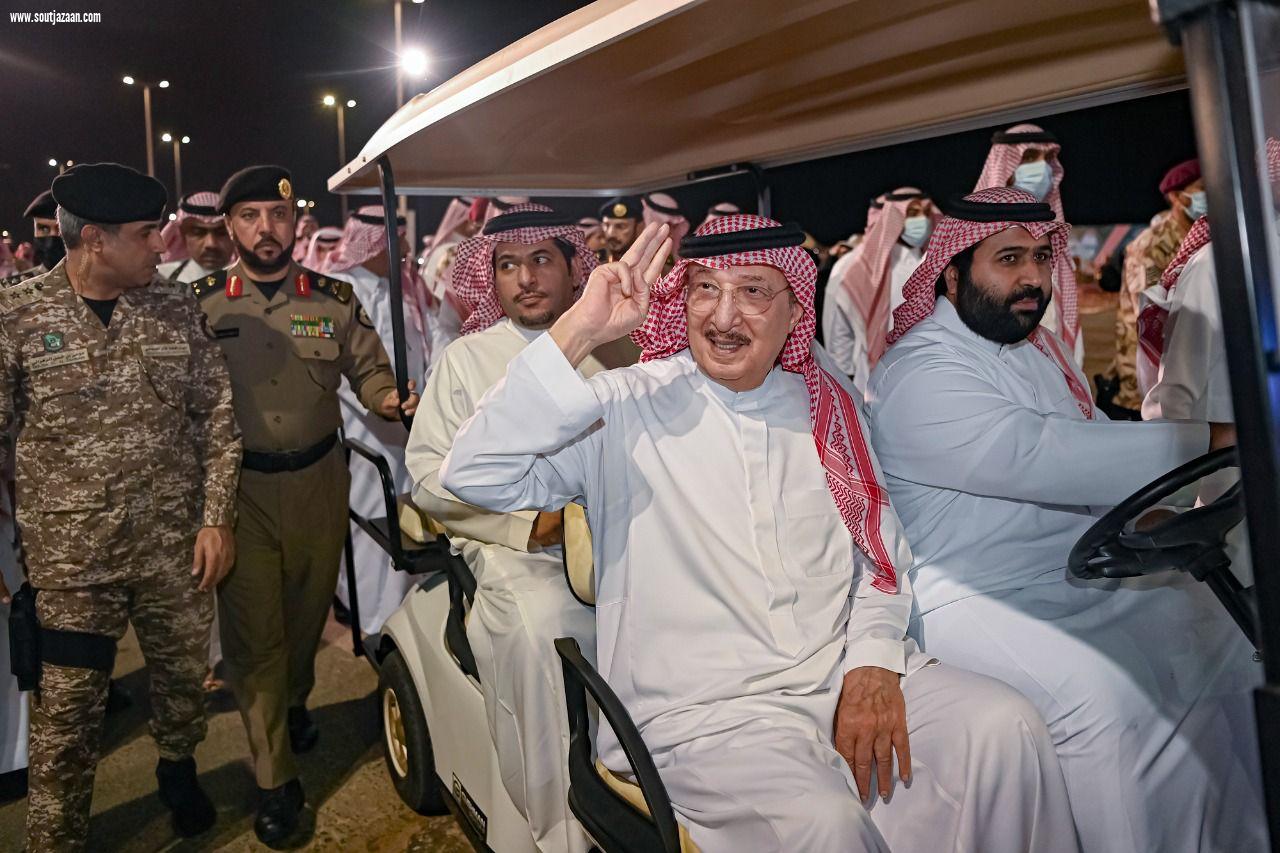 سمو أمير جازان يقف بحضور سمو نائبه على معرض الجهات المشاركة والحرف البحرية وفعاليات مهرجان الحريد الـ ١٨ بفرسان