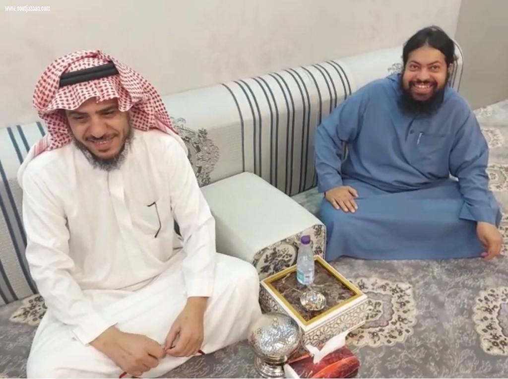 معلم ينجح في جمع اصدقاء الطفولة بعد 35 عاماً