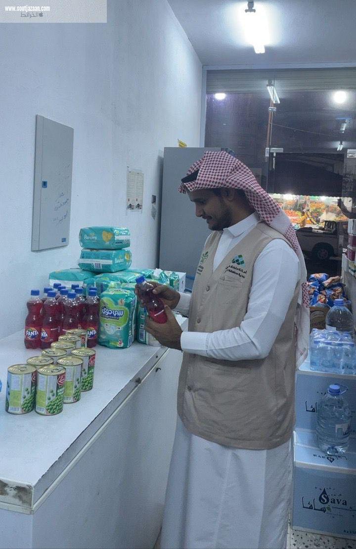 بلدية الدائر تكثف جولاتها الميدانية وتغلق 30 محلاً مخالفاً وتصادر بضائع مختلفة