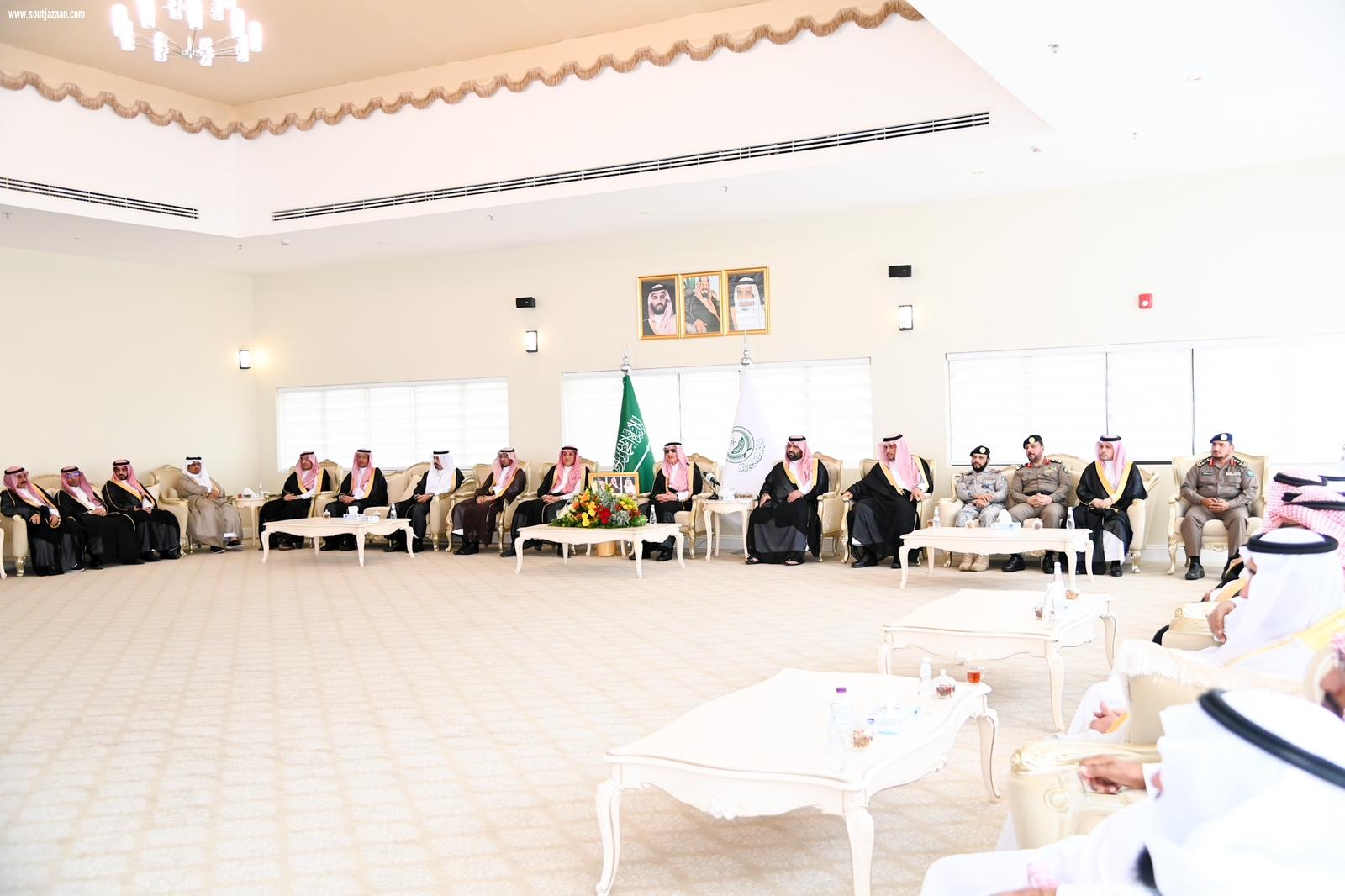 سمو أمير جازان يلتقي عددًا من مشايخ وأهالي محافظة بيش
