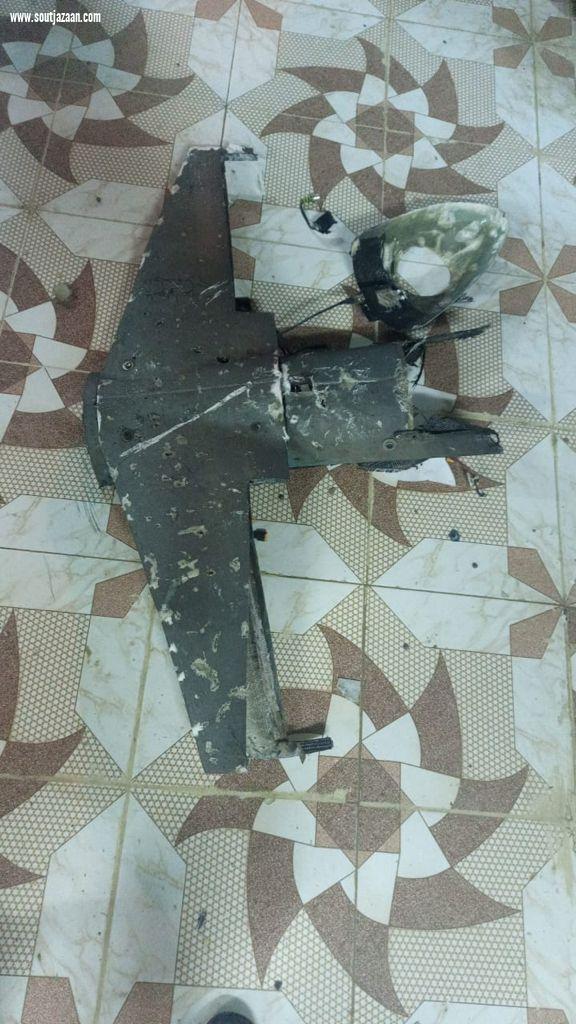 فيما تضررت بعض المنازل بإحد المسارحة جراء سقوط الشظايا | اعتراض طائرة مسيرة اطلقتها المليشيا الحوثية والدفاع المدني يبين الحادثة