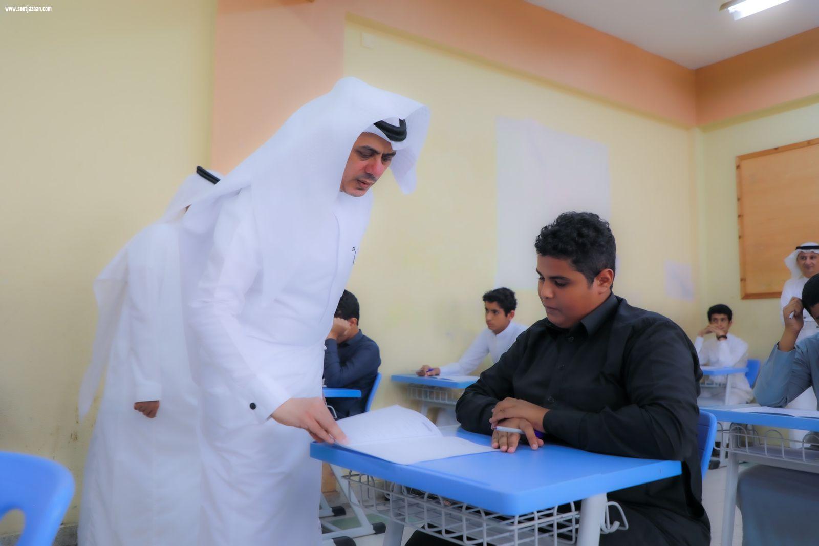 خلال جولته التفقدية في عدد من المدارس | مدير عام تعليم جازان يطمئن على سير اختبارات الفصل الدراسي الثالث
