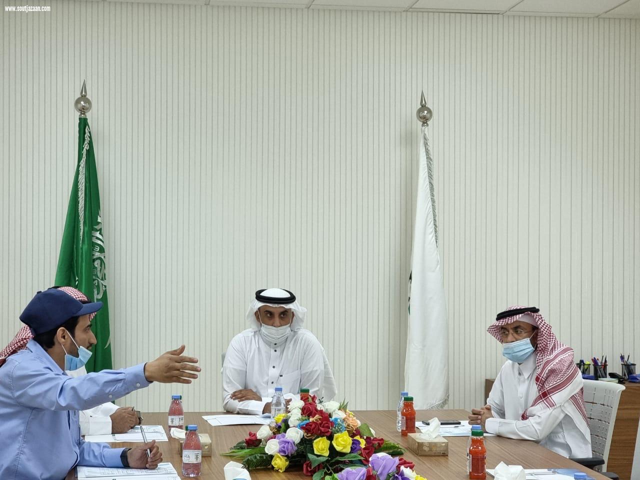 الحوشاني يختتم زيارته لتقني عسير 