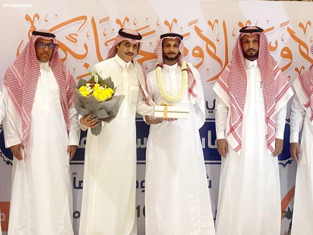 أهالي محافظة بيش يحتفلون بالبطل فني الكهرباء أحمد عطيف 