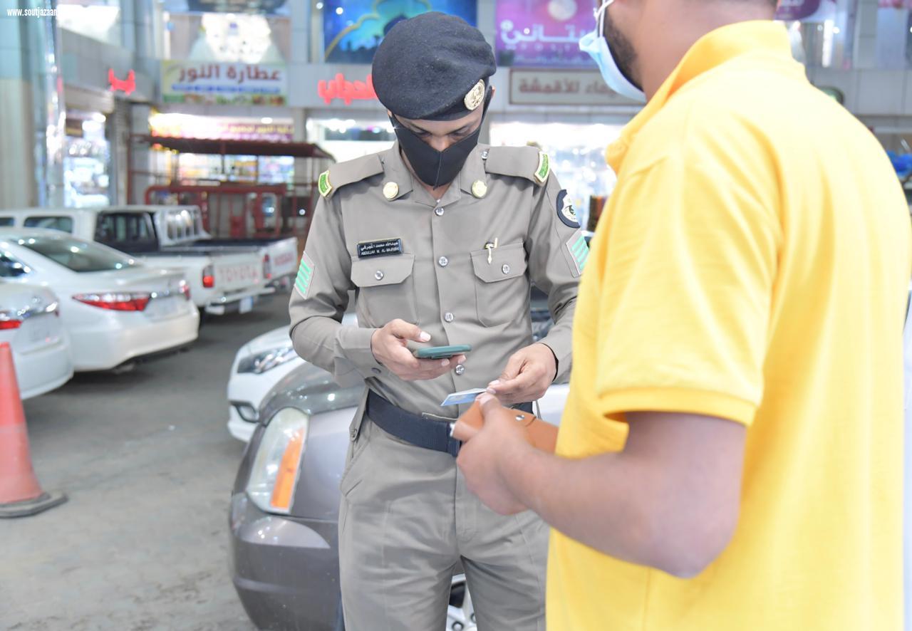 بمتابعة المحافظ الجهات الأمنية بمحافظة صامطة تتابع تطبيق الإجراءات الاحترازية