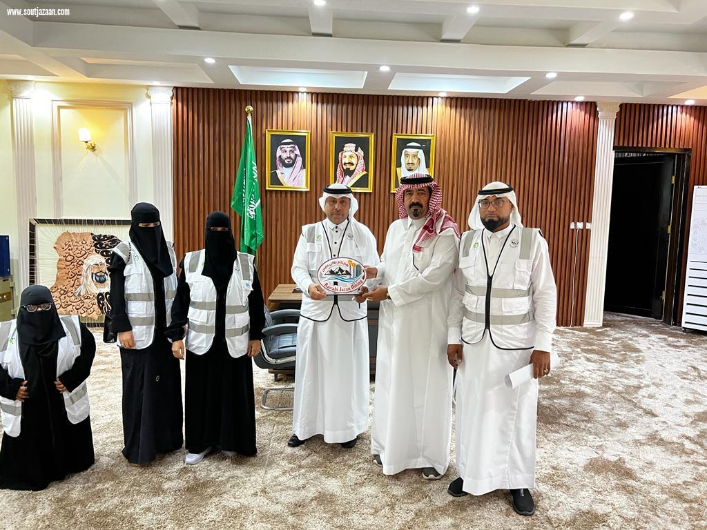 محافظ بيش يستقبل فريق هايكنج روابي جازان 