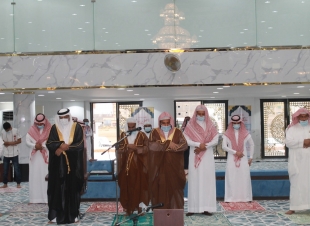 شدد على تطبيق الإجراءات الاحترازية بجوامع ومساجد المحافظة بتكلفة أكثر من خمسة ملايين ريال محافظ صامطة يفتتح جامع معاذ بن جبل رضي الله عنه 