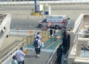 سمو أمير جازان يطمئن على صحة الإعلامية  الفقيهي  بعد تعرضها لعارض صحي عقب مشاركتها بمهرجان الحريد بفرسان
