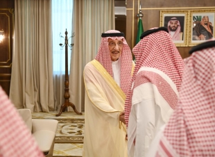 سمو أمير منطقة جازان يستقبل منسوبي الإمارة المهنئين بشهر رمضان المبارك