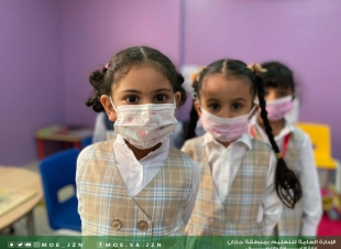 مرحباً بأبنائه الطلاب ومشيداً بجهود الهيئتين الإدارية والتعليمية | مدير عام تعليم جازان يقف ميدانياً على انطلاقة الفصل الدراسي الثالث