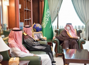 تسلم تبرعا لجمعية أطفال التوحد سمو أمير منطقة جازان يستقبل الرئيس التنفيذي لشركة أسمنت الجنوب