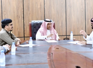   رئيس مركز الشقيق يناقش  الفرص الإستثمارية بالواجهة البحرية