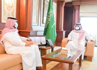 سمو نائب أمير جازان يستقبل مدير عام الشؤون الصحية بالمنطقة 