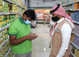 بعد تنفيذ 2355 جولة رقابية خلال أسبوعين  بلدية صامطة  تغلق 8 محال مخالفة للإجراءات الاحترازية