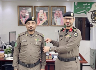 العقيد صميلي  يقلّد المدخلي  رتبته الجديدة 