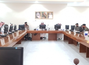 وجّه بمضاعفة الجهود لضمان سلامة مرتادي الطرقات محافظ صامطة يرأس اجتماع لجنة السلامة المرورية بالمحافظة