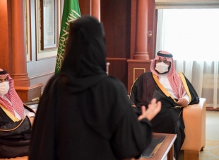 سمو نائب أمير جــازان يستقبل مديري تعليم جازان وصبيا والطلاب الفائزين في تحدي فيرست التقني للروبوت